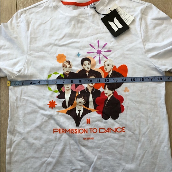 NWT BTS Permission to Dance on Stage Official Merch T Shirt in White Size S - Picture 3 of 11
